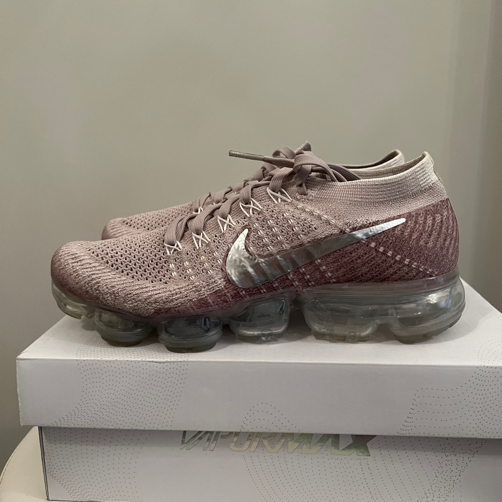 Nike vapor max women’s size 8